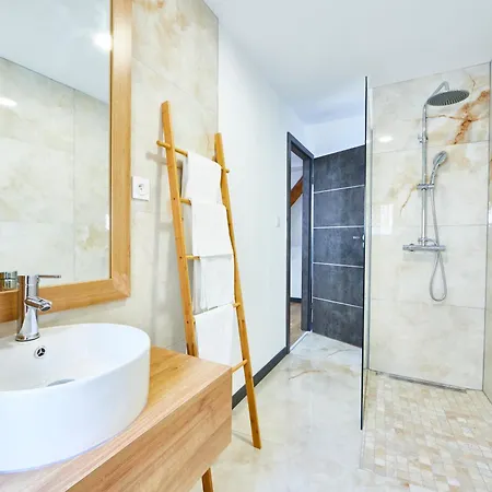 Th 102 F2 En Duplex Confort 1 A 3 Personnes *