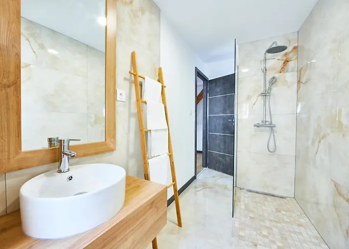 Th 102 F2 En Duplex Confort 1 A 3 Personnes *